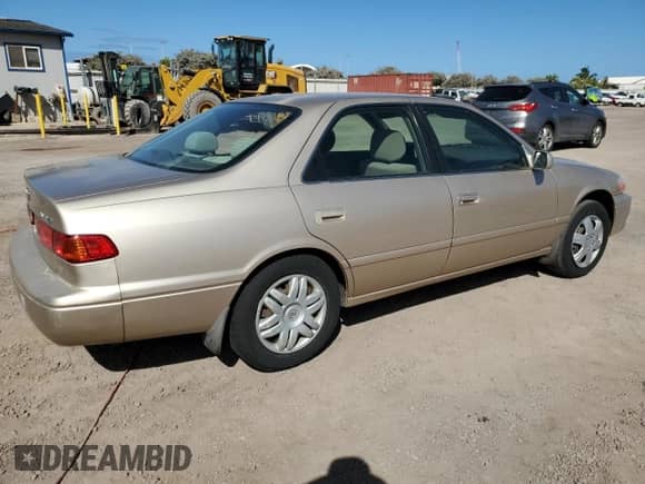 2001 Toyota Camry CE z VIN JT2BG22K610576099, wystawiony jako Copart lot #70216365 z przebiegiem 53 200 mil mil oraz Szkoda całkowita • Salvage title. Historia ofert i sprzedaży dostępna na DreamBid. Obrazek 3.