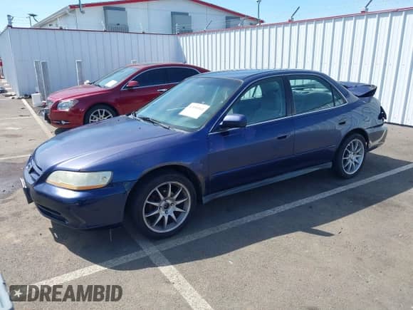 2001 Honda Accord LX with VIN 1HGCG56431A138063, listed as a IAAI auction lot 42196941 with 325,924 mi miles and . Bid and sale history available at DreamBid. Image 2.