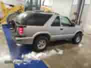 2001 Chevrolet Blazer LS z VIN 1GNCT18WX1K102325, wystawiony jako Copart lot #45460265 z przebiegiem 190 351 mil mil oraz Czysty tytuł • Clean title. Historia ofert i sprzedaży dostępna na DreamBid. Obrazek 3.