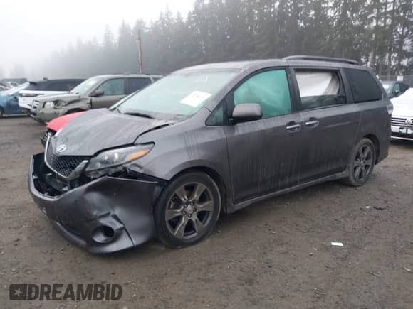 2017 Toyota Sienna SE with VIN 5TDXZ3DC1HS897574, listed as a IAAI auction lot 40998359 with 27,804 mi miles and . Bid and sale history available at DreamBid. Image 2.