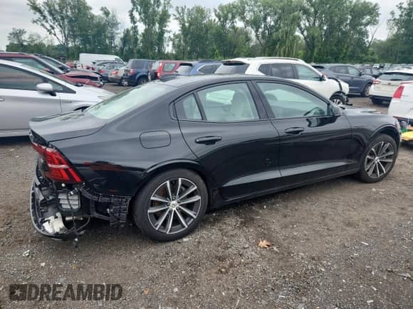 2022 Volvo S60 Momentum z VIN 7JRL12TZ8NG165844, wystawiony jako Copart lot #64144745 z przebiegiem 34 030 mil mil oraz Szkoda całkowita • Salvage title. Historia ofert i sprzedaży dostępna na DreamBid. Obrazek 3.