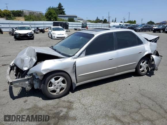 1998 Honda Accord EX z VIN 1HGCG6670WA026599, wystawiony jako Copart lot #59719555 z przebiegiem Nie podano mil oraz Szkoda całkowita • Salvage title. Historia ofert i sprzedaży dostępna na DreamBid. Obrazek 1.