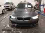 2016 BMW 3 Series 320i xDrive z VIN WBA8A3C54GK690758, wystawiony jako IAAI lot #42824903 z przebiegiem 162 948 mil mil oraz . Historia ofert i sprzedaży dostępna na DreamBid. Obrazek 13.