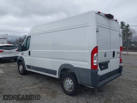 2018 Ram ProMaster Cargo z VIN 3C6TRVCG5JE138772, wystawiony jako IAAI lot #41544444 z przebiegiem 87 477 mil mil oraz . Historia ofert i sprzedaży dostępna na DreamBid. Obrazek 3.
