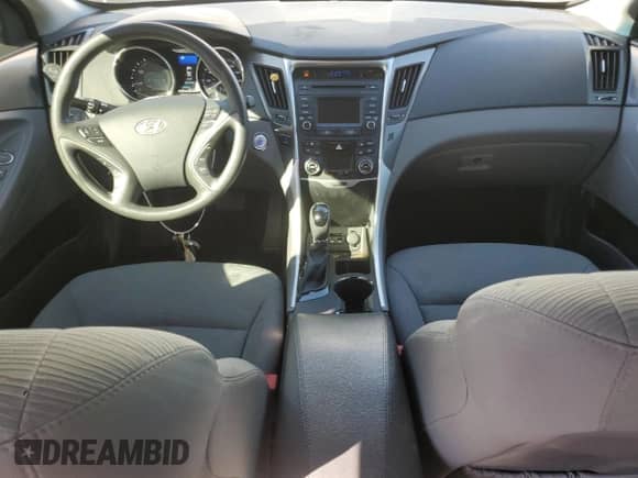 2014 Hyundai Sonata с VIN KMHEC4A49EA116705, выставлен на аукционе Copart как лот 80913035 с пробегом 137 227 миль миль и Списание • Salvage title. История ставок и продаж доступна на DreamBid. Изображение 8.