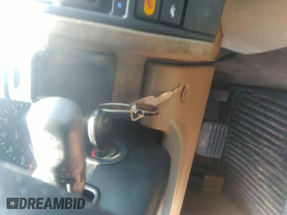 2000 Land Rover Discovery Cloth с VIN SALTY1241YA249904, выставлен на аукционе IAAI как лот 42690647 с пробегом 160 734 миль миль и . История ставок и продаж доступна на DreamBid. Изображение 11.