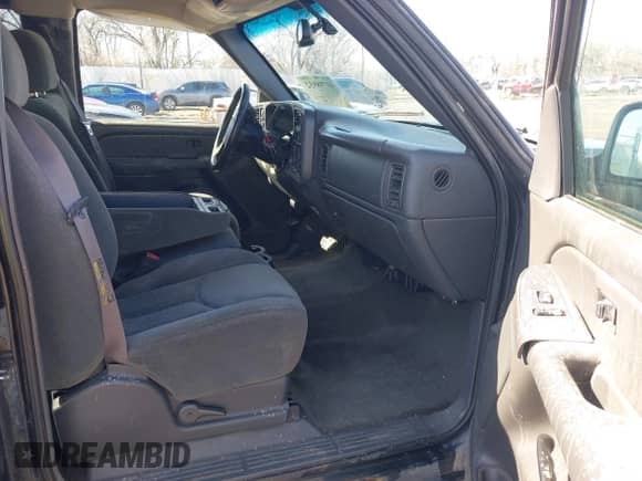 2004 Chevrolet Silverado 2500HD LS with VIN 1GCHK29U74E211431, listed as a IAAI auction lot 41798932 with 380,693 mi miles and . Bid and sale history available at DreamBid. Image 5.