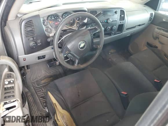 2014 Chevrolet Silverado 2500HD Work Truck z VIN 1GC1CVCG3EF164297, wystawiony jako Copart lot #53068835 z przebiegiem 209 486 mil mil oraz Szkoda całkowita • Salvage title. Historia ofert i sprzedaży dostępna na DreamBid. Obrazek 8.