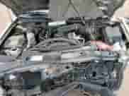 2001 Chevrolet Blazer LS z VIN 1GNCT18W71K130129, wystawiony jako Copart lot #85113764 z przebiegiem 65 992 mil mil oraz Czysty tytuł • Clean title. Historia ofert i sprzedaży dostępna na DreamBid. Obrazek 15.