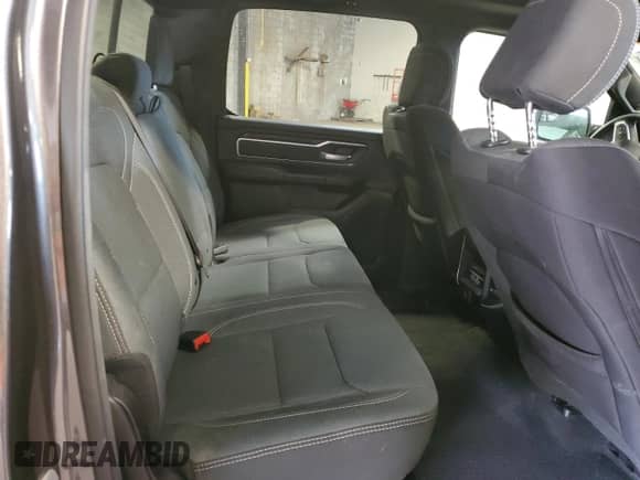 2022 Ram 1500 Big Horn z VIN 1C6SRFMT5NN368973, wystawiony jako Copart lot #69306015 z przebiegiem 33 151 mil mil oraz Szkoda całkowita • Salvage title. Historia ofert i sprzedaży dostępna na DreamBid. Obrazek 10.