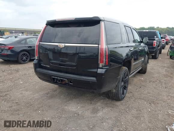 2016 Cadillac Escalade Premium Collection z VIN 1GYS4CKJ2GR324913, wystawiony jako IAAI lot #43298805 z przebiegiem 141 216 mil mil oraz . Historia ofert i sprzedaży dostępna na DreamBid. Obrazek 4.