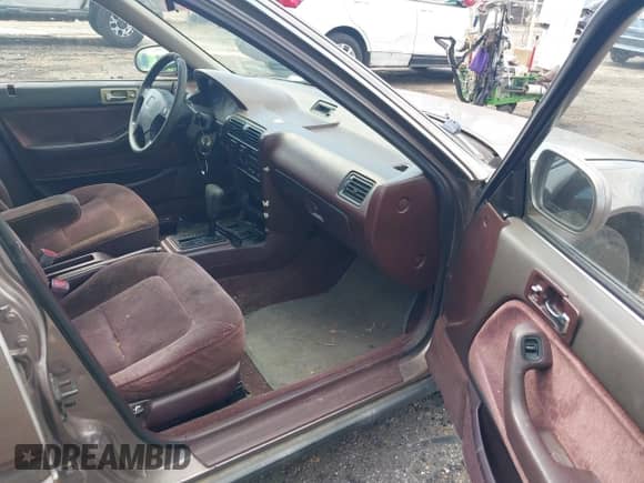 1993 Honda Accord LX z VIN JHMCB7658PC052390, wystawiony jako IAAI lot #43007376 z przebiegiem 276 373 mil mil oraz . Historia ofert i sprzedaży dostępna na DreamBid. Obrazek 5.