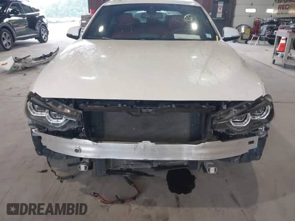 2018 BMW 3 Series 340i xDrive с VIN WBA8B7G55JNU94901, выставлен на аукционе IAAI как лот 39935530 с пробегом 57 357 миль миль и . История ставок и продаж доступна на DreamBid. Изображение 6.