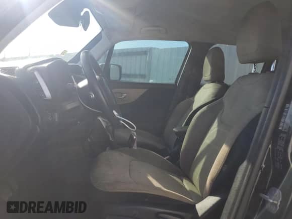 2018 Jeep Renegade Latitude with VIN ZACCJABB8JPH48411, listed as a Copart auction lot 70494845 with 252,379 mi miles and Clean title. Bid and sale history available at DreamBid. Image 7.