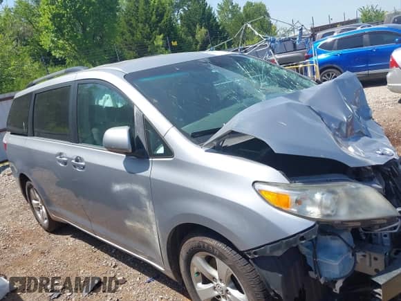 2017 Toyota Sienna LE Auto Access Seat with VIN 5TDKZ3DC4HS819137, listed as a IAAI auction lot 42750478 with Not provided miles and . Bid and sale history available at DreamBid. Image 13.
