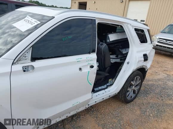 2020 Hyundai Palisade SEL with VIN KM8R34HE1LU138001, listed as a IAAI auction lot 43252112 with 105,955 mi miles and . Bid and sale history available at DreamBid. Image 6.