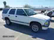 1996 Chevrolet Blazer z VIN 1GNCS13W5T2298221, wystawiony jako IAAI lot #43130956 z przebiegiem 119 444 mil mil oraz . Historia ofert i sprzedaży dostępna na DreamBid. Obrazek 1.