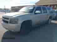 2008 Chevrolet Suburban 3LT с VIN 1GNFC16J28J230577, выставлен на аукционе IAAI как лот 42323123 с пробегом Не указан миль и . История ставок и продаж доступна на DreamBid. Изображение 2.