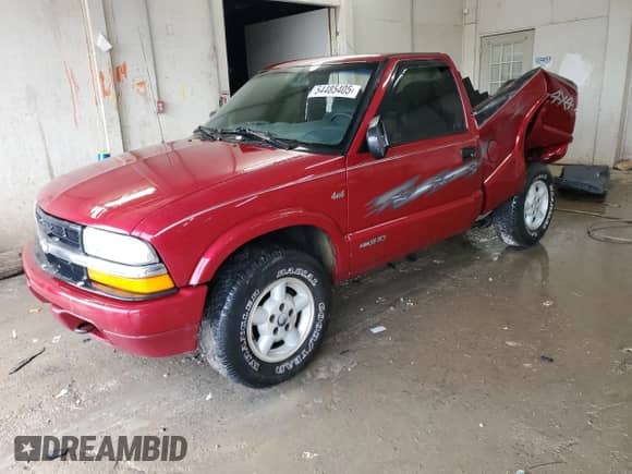 2000 Chevrolet S-10 LS with VIN 1GCDT14W8Y8220545, listed as a Copart auction lot 54485405 with 239,930 mi miles and Salvage title. Bid and sale history available at DreamBid. Image 1.