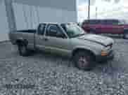 2003 Chevrolet S-10 LS с VIN 1GCDT19X038215432, выставлен на аукционе Copart как лот 61661165 с пробегом 219 435 миль миль и Списание • Salvage title. История ставок и продаж доступна на DreamBid. Изображение 4.