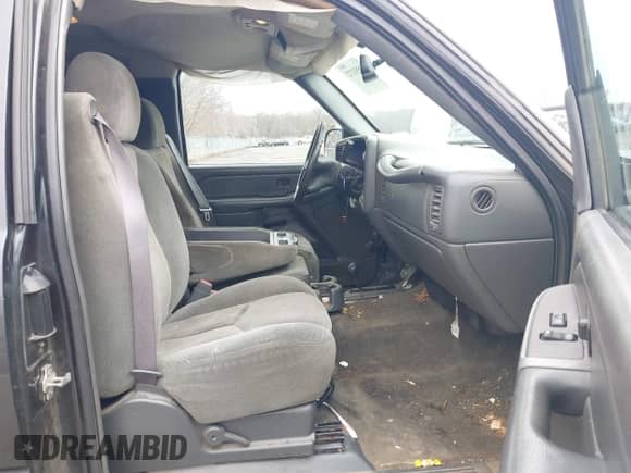 2005 Chevrolet Silverado 1500 Work Truck with VIN 1GCEK19V55Z101185, listed as a IAAI auction lot 41551172 with 289,918 mi miles and . Bid and sale history available at DreamBid. Image 5.