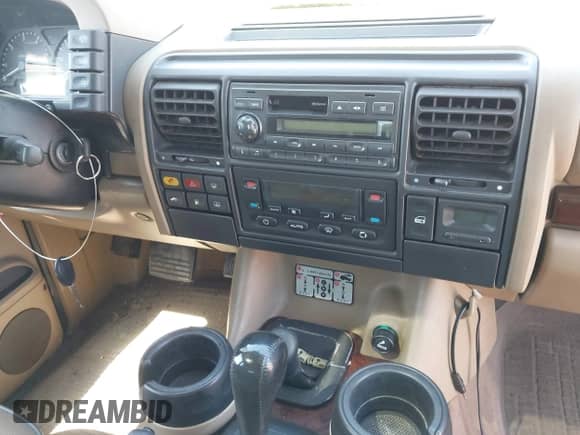 2000 Land Rover Discovery Cloth с VIN SALTY1242YA250771, выставлен на аукционе IAAI как лот 42231046 с пробегом Не указан миль и . История ставок и продаж доступна на DreamBid. Изображение 13.