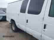 2008 Ford Econoline Cargo Commercial z VIN 1FTNS24L68DA24209, wystawiony jako IAAI lot #41206100 z przebiegiem 211 288 mil mil oraz . Historia ofert i sprzedaży dostępna na DreamBid. Obrazek 6.