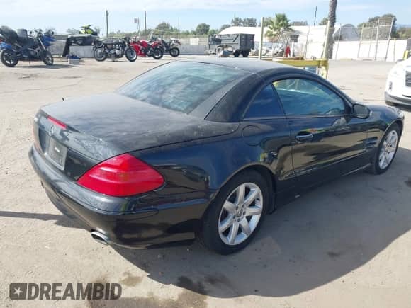 2003 Mercedes-Benz SL 500 z VIN WDBSK75F53F059151, wystawiony jako IAAI lot #43357428 z przebiegiem 106 245 mil mil oraz . Historia ofert i sprzedaży dostępna na DreamBid. Obrazek 4.