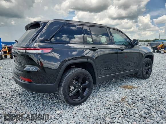 2024 Jeep Grand Cherokee Limited with VIN 1C4RJHBG5RC163087, listed as a Copart auction lot 65805715 with 8,627 mi miles and Salvage title. Bid and sale history available at DreamBid. Image 3.
