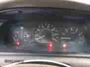 1999 Toyota Camry LE z VIN 4T1BG28K2XU580890, wystawiony jako IAAI lot #42860172 z przebiegiem 117 358 mil mil oraz . Historia ofert i sprzedaży dostępna na DreamBid. Obrazek 7.