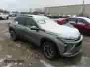 2025 Chevrolet Trax LT с VIN KL77LHEP5SC008734, выставлен на аукционе IAAI как лот 41227025 с пробегом 6 638 миль миль и . История ставок и продаж доступна на DreamBid. Изображение 1.