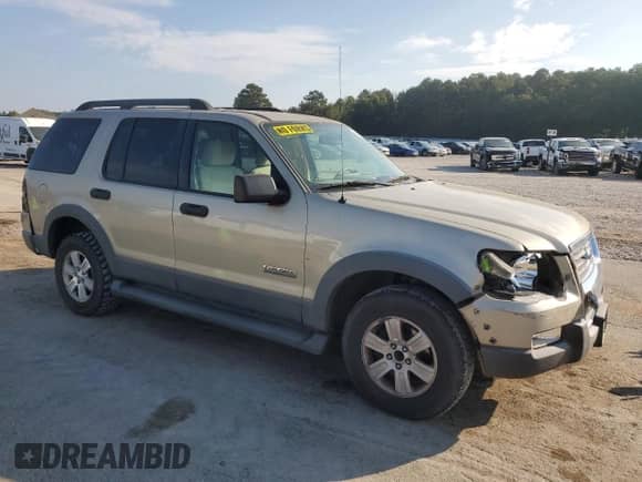 2006 Ford Explorer XLT с VIN 1FMEU63E86UB16502, выставлен на аукционе Copart как лот 81434435 с пробегом 183 493 миль миль и Списание • Salvage title. История ставок и продаж доступна на DreamBid. Изображение 4.
