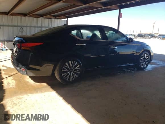 2024 Nissan Altima SV z VIN 1N4BL4DV2RN308063, wystawiony jako Copart lot #73513084 z przebiegiem 29 226 mil mil oraz Czysty tytuł • Clean title. Historia ofert i sprzedaży dostępna na DreamBid. Obrazek 3.