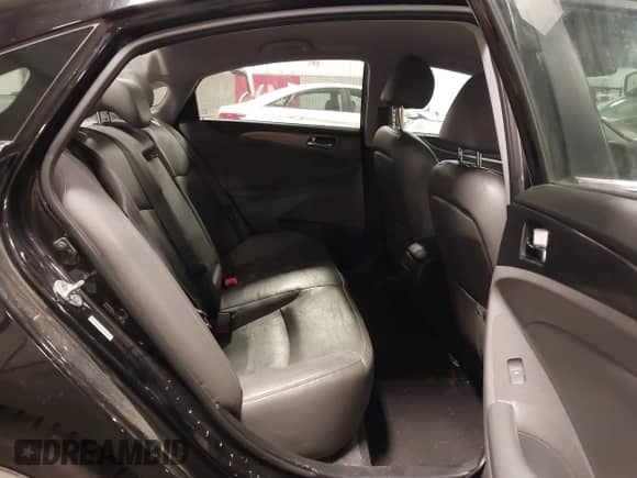 2014 Hyundai Sonata z VIN KMHEC4A46EA111915, wystawiony jako IAAI lot #43236280 z przebiegiem 139 784 mil mil oraz . Historia ofert i sprzedaży dostępna na DreamBid. Obrazek 8.