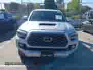 2022 Toyota Tacoma SR5 z VIN 3TMDZ5BN6NM122590, wystawiony jako IAAI lot #41714578 z przebiegiem 56 472 mil mil oraz . Historia ofert i sprzedaży dostępna na DreamBid. Obrazek 12.