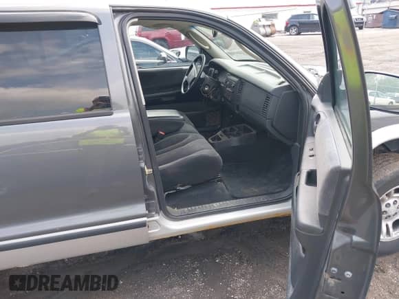 2004 Dodge Dakota SLT with VIN 1D7HG48N64S536022, listed as a IAAI auction lot 42426901 with 269,424 mi miles and . Bid and sale history available at DreamBid. Image 5.