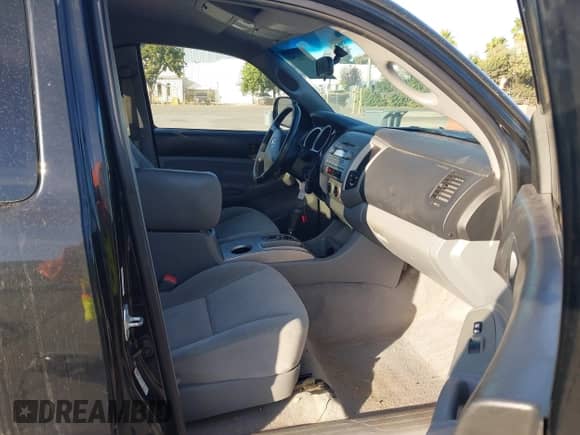 2007 Toyota Tacoma PreRunner z VIN 5TETU62NX7Z388023, wystawiony jako IAAI lot #43306755 z przebiegiem 182 795 mil mil oraz . Historia ofert i sprzedaży dostępna na DreamBid. Obrazek 5.