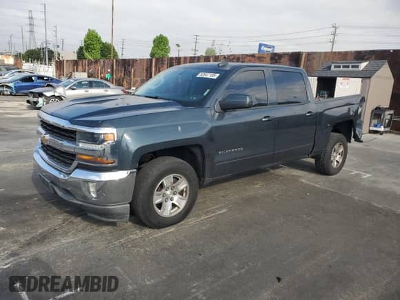 2017 Chevrolet Silverado 1500 LT z VIN 3GCPCREH6HG364570, wystawiony jako Copart lot #52647185 z przebiegiem 132 473 mil mil oraz Szkoda całkowita • Salvage title. Historia ofert i sprzedaży dostępna na DreamBid. Obrazek 1.