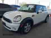 2010 MINI Hardtop с VIN WMWMF3C51ATZ25361, выставлен на аукционе IAAI как лот 42406652 с пробегом 70 593 миль миль и . История ставок и продаж доступна на DreamBid. Изображение 18.