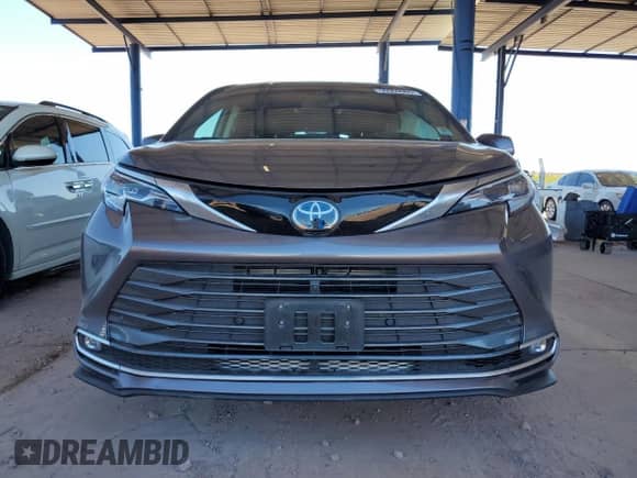 2023 Toyota Sienna Platinum z VIN 5TDESKFCXPS079150, wystawiony jako Copart lot #56069085 z przebiegiem 31 499 mil mil oraz Szkoda całkowita • Salvage title. Historia ofert i sprzedaży dostępna na DreamBid. Obrazek 5.