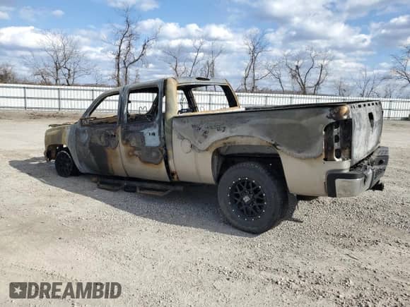 2007 Chevrolet Silverado 2500HD 1LT with VIN 1GCHK23K37F532050, listed as a Copart auction lot 50313795 with Not provided miles and Salvage title. Bid and sale history available at DreamBid. Image 2.