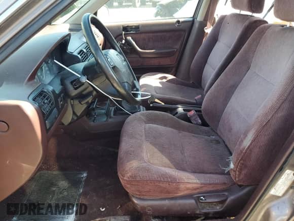 1992 Honda Accord LX с VIN 1HGCB7552NA176443, выставлен на аукционе Copart как лот 62196415 с пробегом 189 999 миль миль и Списание • Salvage title. История ставок и продаж доступна на DreamBid. Изображение 7.