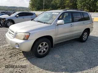 2005 Toyota Highlander с VIN JTEGD21A750105966, выставлен на аукционе Copart как лот 81652195 с пробегом 238 898 миль миль и Списание • Salvage title. История ставок и продаж доступна на DreamBid. Изображение 1.