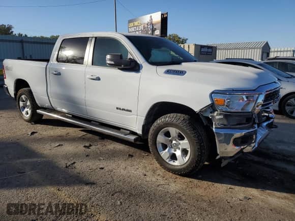 2022 Ram 1500 Big Horn z VIN 1C6RRFMGXNN433060, wystawiony jako Copart lot #76702614 z przebiegiem 49 016 mil mil oraz Szkoda całkowita • Salvage title. Historia ofert i sprzedaży dostępna na DreamBid. Obrazek 4.