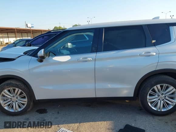2024 Mitsubishi Outlander ES with VIN JA4J3UA8XRZ060622, listed as a IAAI auction lot 42236110 with 7,164 mi miles and . Bid and sale history available at DreamBid. Image 14.