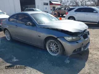 2009 BMW 3 Series 335i xDrive с VIN WBAWC73589E063782, выставлен на аукционе IAAI как лот 41969821 с пробегом 150 406 миль миль и . История ставок и продаж доступна на DreamBid. Изображение 1.