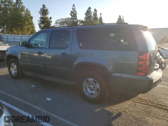 2009 Chevrolet Suburban 2LT с VIN 1GNFC260X9R277677, выставлен на аукционе Copart как лот 80753945 с пробегом 233 508 миль миль и Чистый • Clean title. История ставок и продаж доступна на DreamBid. Изображение 2.