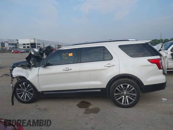 2016 Ford Explorer Platinum с VIN 1FM5K8HT4GGB62031, выставлен на аукционе IAAI как лот 43065927 с пробегом Не указан миль и . История ставок и продаж доступна на DreamBid. Изображение 13.