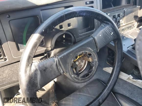 1984 Chevrolet Corvette z VIN 1G1AY078XE5115796, wystawiony jako Copart lot #80726045 z przebiegiem Nie podano mil oraz Szkoda całkowita • Salvage title. Historia ofert i sprzedaży dostępna na DreamBid. Obrazek 9.
