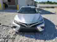 2019 Toyota Camry Hybrid LE с VIN 4T1B21HK0KU520835, выставлен на аукционе Copart как лот 71049445 с пробегом 77 893 миль миль и Списание • Salvage title. История ставок и продаж доступна на DreamBid. Изображение 5.